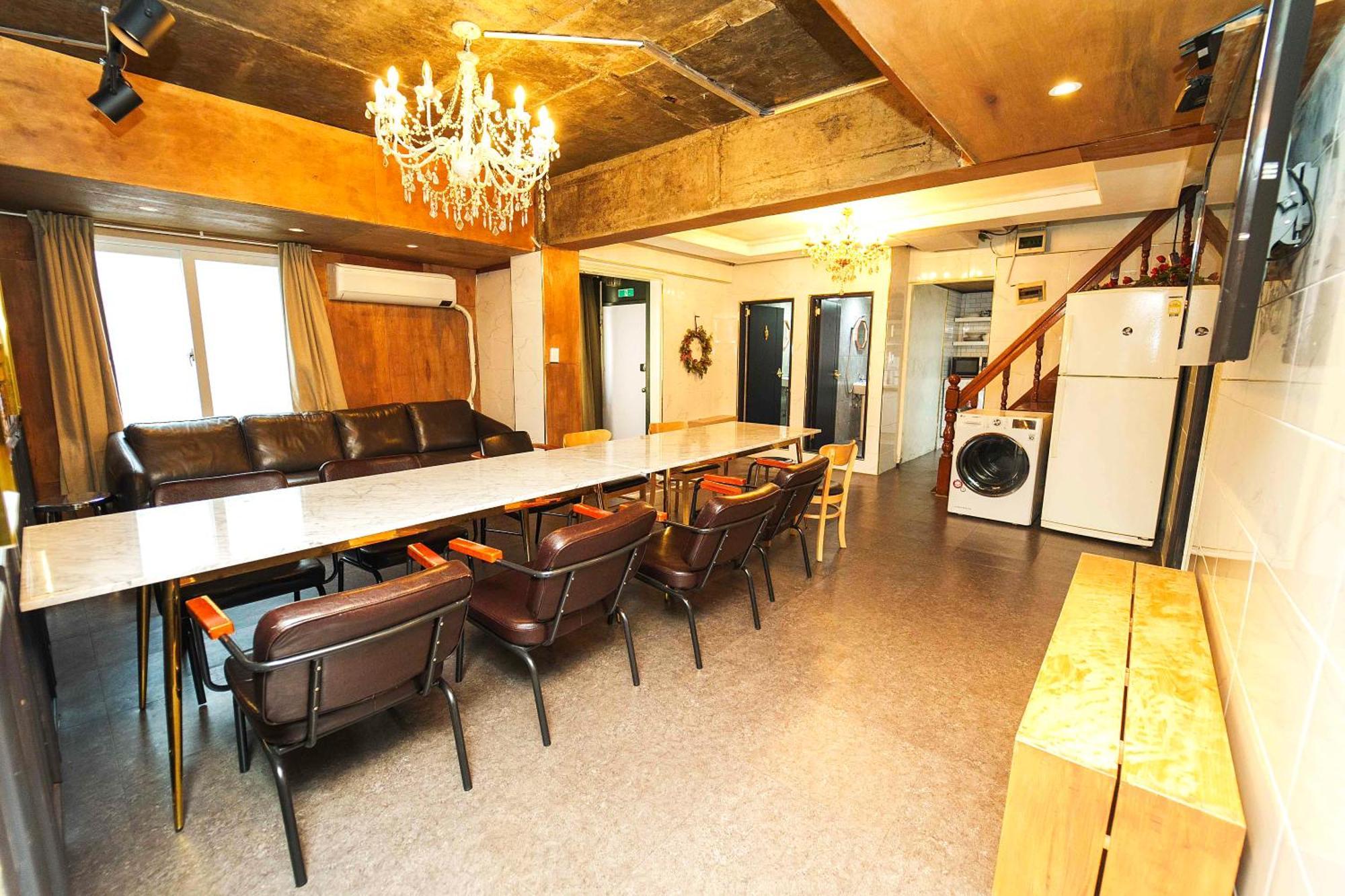 Gu & Anne House Sinchon * Seoul